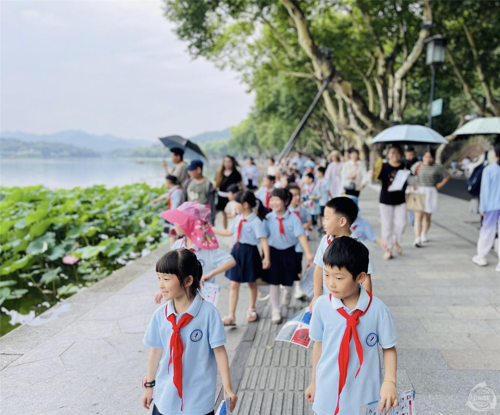 1723791091321718.jpg 垃圾分類 “荷”你有約.jpg