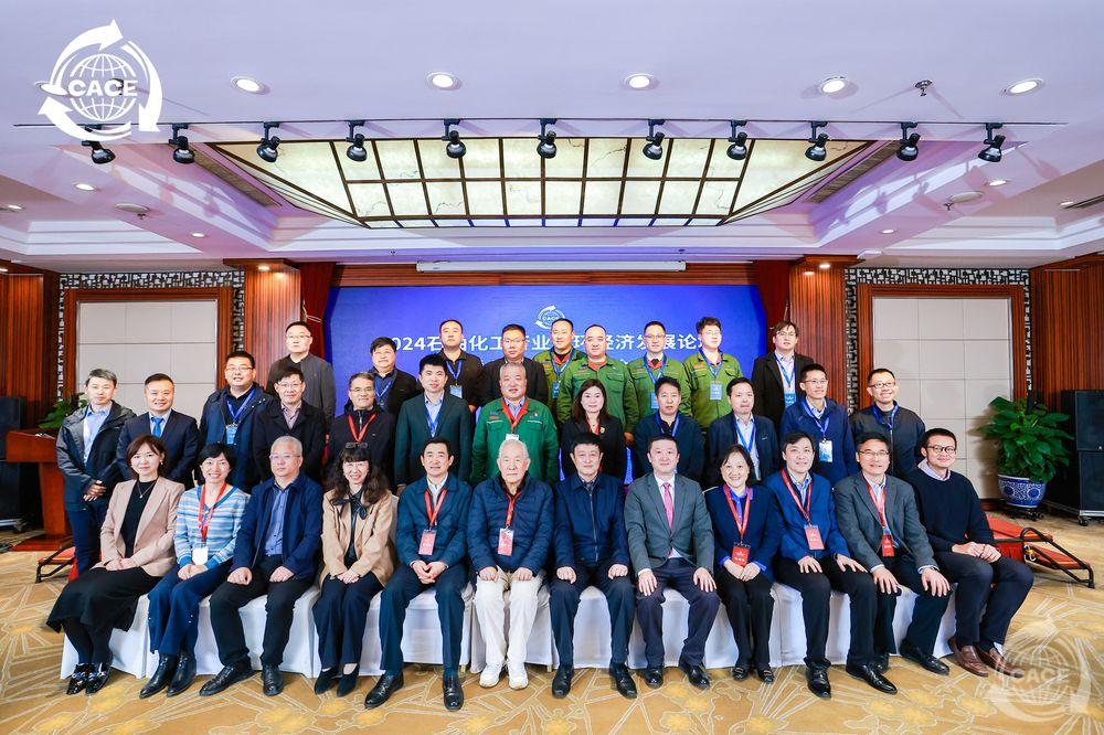 1730355076557098.jpg 領導及專家合影_網(wǎng)站.jpg